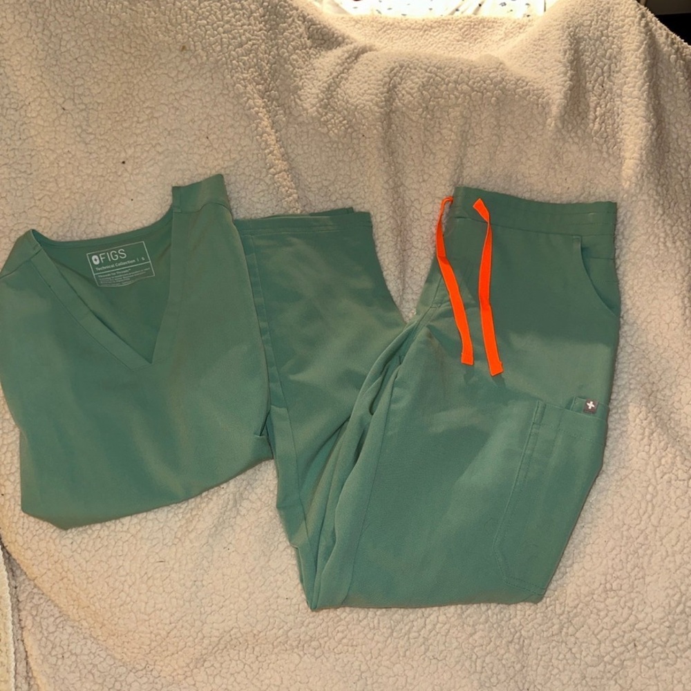 Figs Women’s JADE scrub set, NWOT